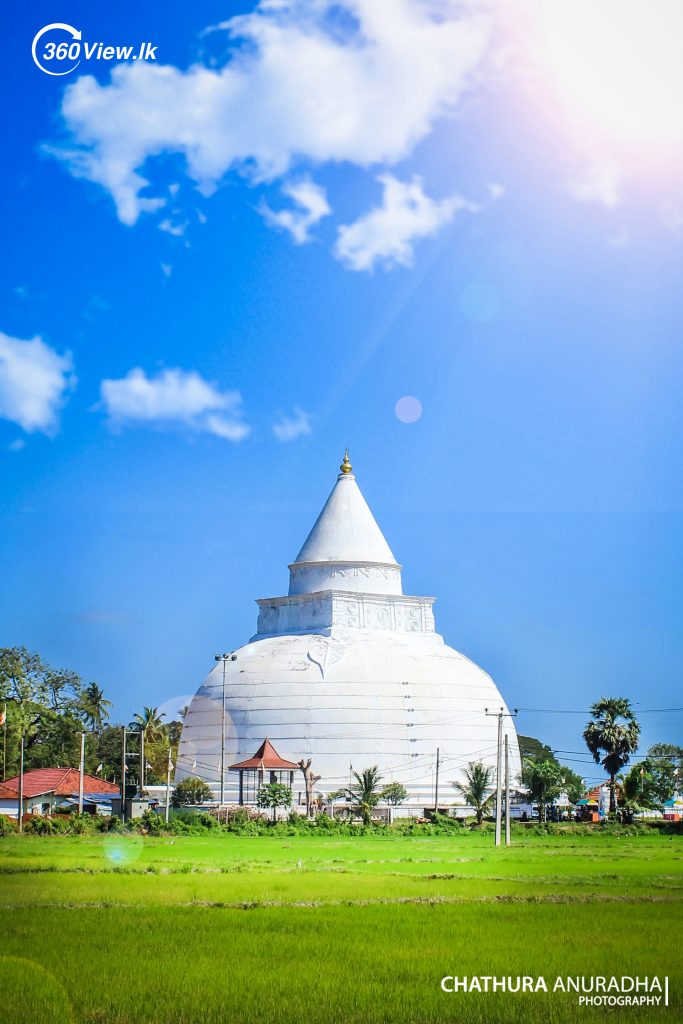 Large Stupa at Tissamaharama Rajamaha Viharaya 